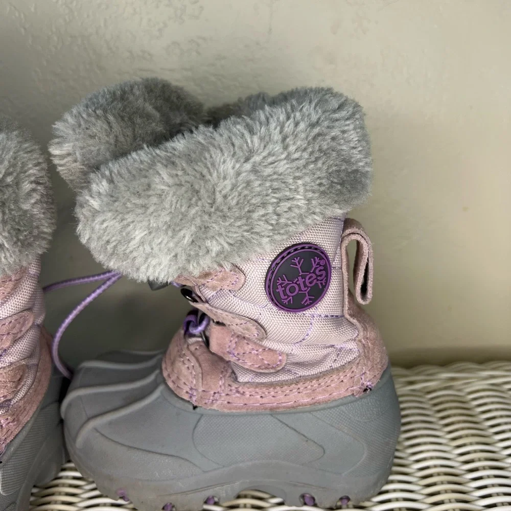 Totes Toddler Waterproof Snow Boots in Pink and Gray - Faux Fur Lined sz 5M